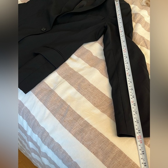 Theory Gabe One Button
Stretch Wool Blazer Style #
80001199. Black Size 12 - Picture 17 of 17